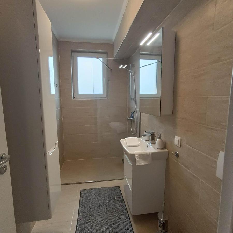 Neue, Moderne Penthousewohnung Сігішоара Екстер'єр фото